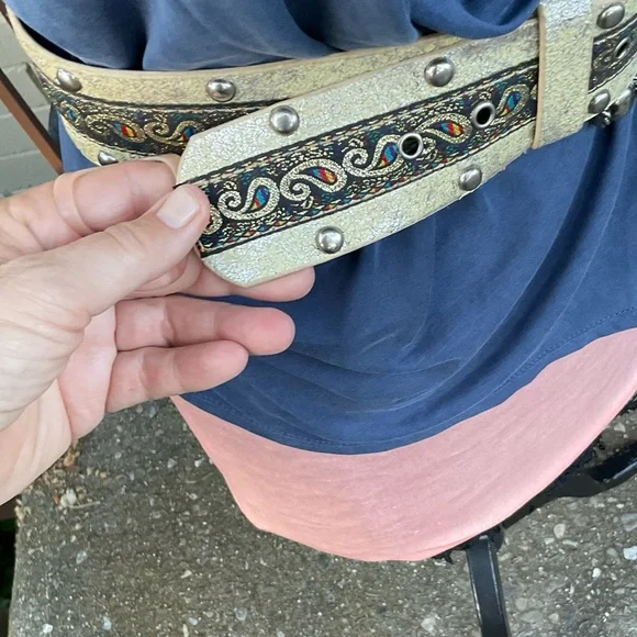 Rare vintage gold metallic colorful paisley belt display picture 1